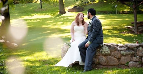 couple-on-stone-wall
